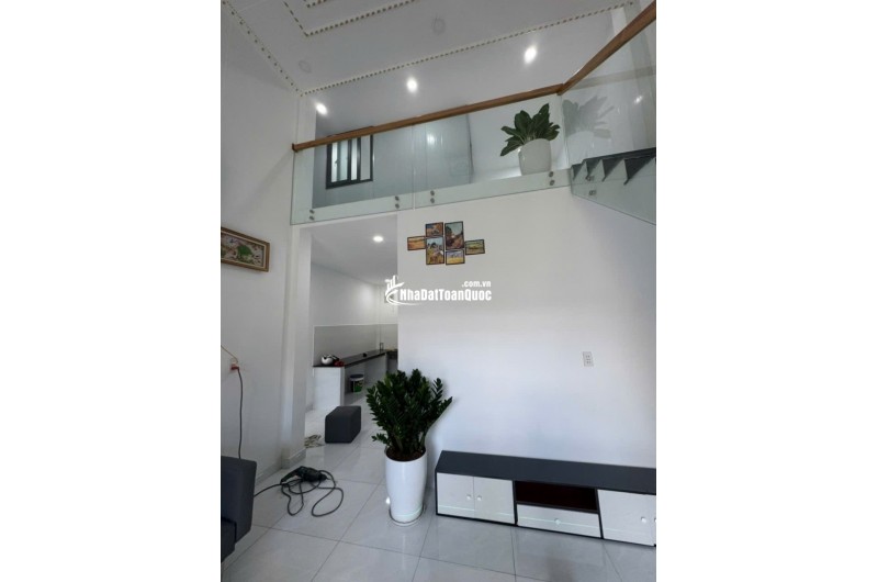Bán nhà Thủ Đức, Linh Xuân, hẻm Số 8, 52m2, 2 tầng, 3PN, SH, 4.25  tỷ. LH: 0933125879