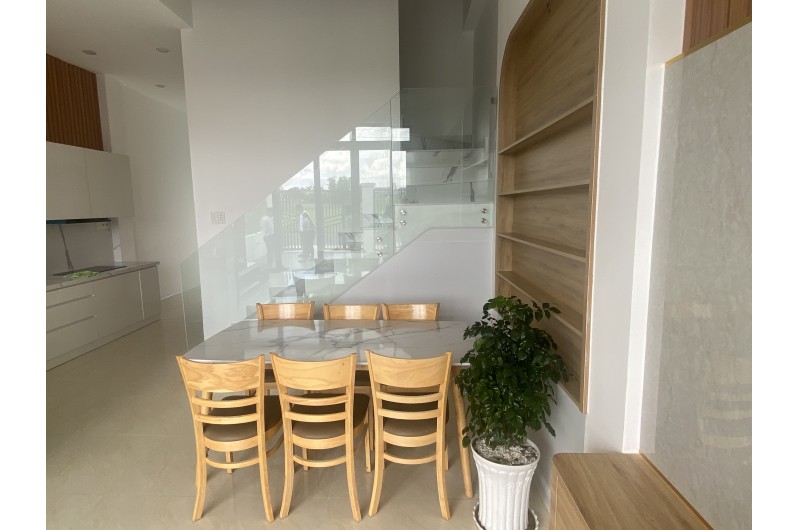 BÁN NHÀ MẶT TIỀN - TT CẦN ĐƯỚC - FULL NỘI THẤT