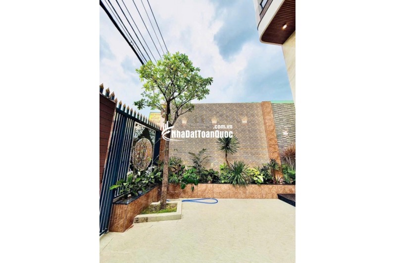 BÁN SIÊU VỊ TRÍ MẶT TIỀN CỘNG HÒA - Q.TÂN BÌNH. DT: 27MX44M, CN: 1028M2, HĐT: 300TR/TH - 350 TỶ TL.