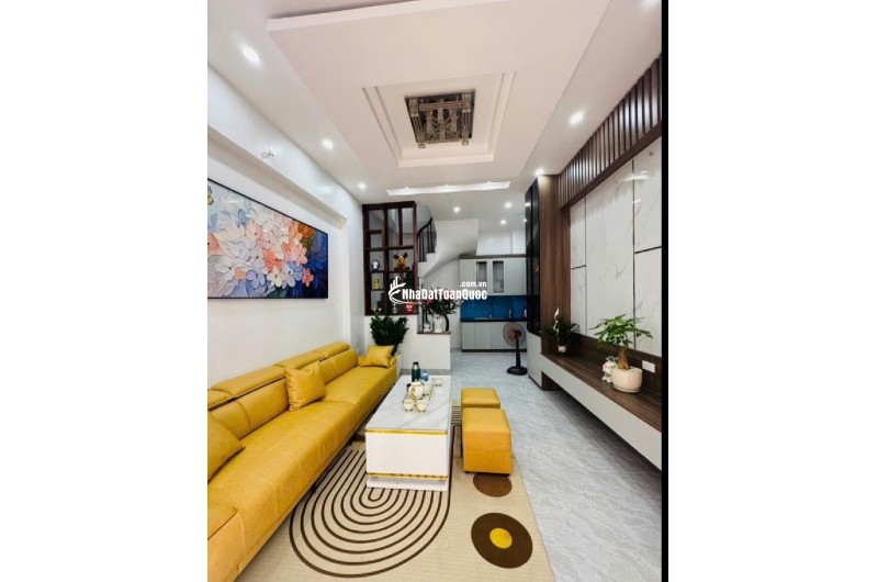 BAN NHÀ TRUNG TÂM HUYỆN , NGÕ NÔNG Ô TÔ ĐỖ CỬA 40m/ 5 TẦNG CHỈ 4 TỶ