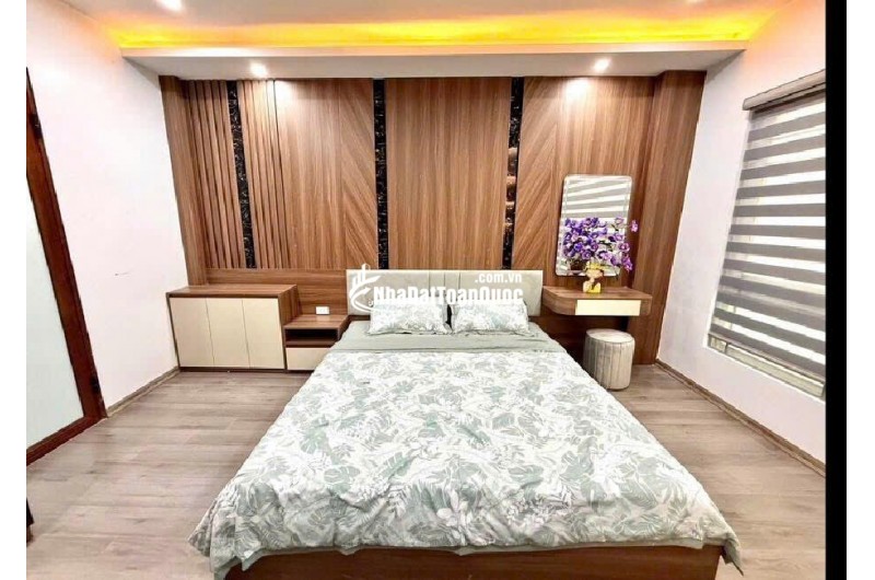 BAN NHÀ TRUNG TÂM HUYỆN , NGÕ NÔNG Ô TÔ ĐỖ CỬA 40m/ 5 TẦNG CHỈ 4 TỶ