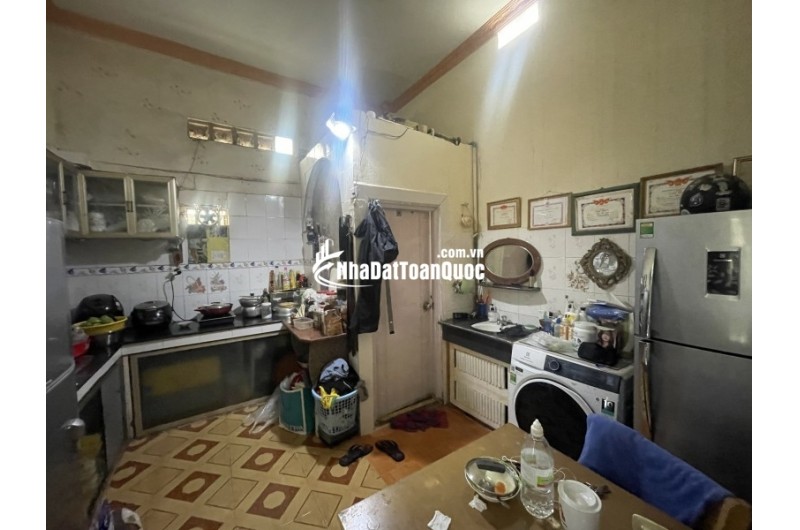 Bán nhà mặt phố Trương Văn Thành, Q.9, Hiệp Phú. DT 64m2, 2 tầng, 2PN. Sổ hồng, giá 4.9 tỷ. LH: 0933125879