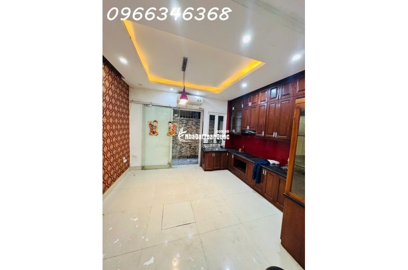 Tuyệt vời! Dựa trên những thông tin bạn cung cấp và yêu cầu, đây là một số tiêu đề bạn có thể tham khảo:

**Lựa chọn 1 (Tập trung vào vị trí và giá