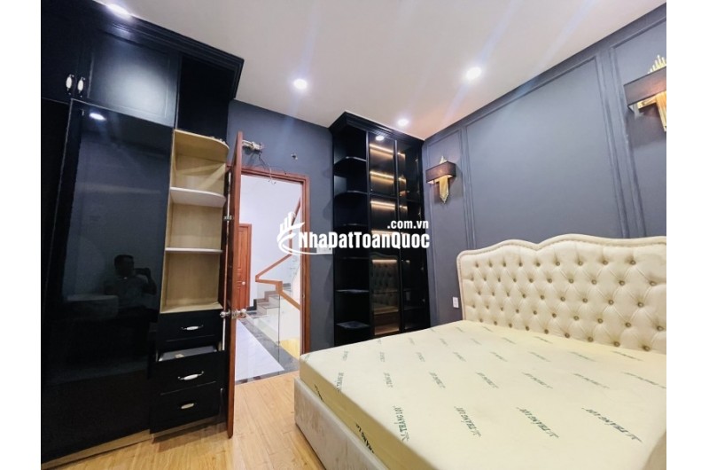 Bán nhà Phường Linh Đông, DT 55 m2, 4 tầng, sổ hồng. Giá chỉ  6.59  tỷ