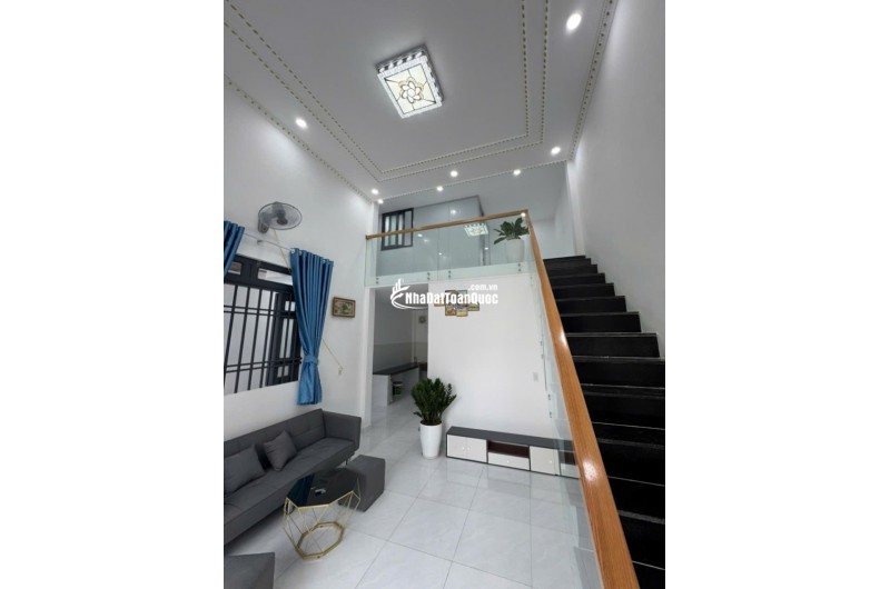 Bán nhà Thủ Đức, Linh Xuân, hẻm Số 8, 52m2, 2 tầng, 3PN, SH, 4.25  tỷ. LH: 0933125879