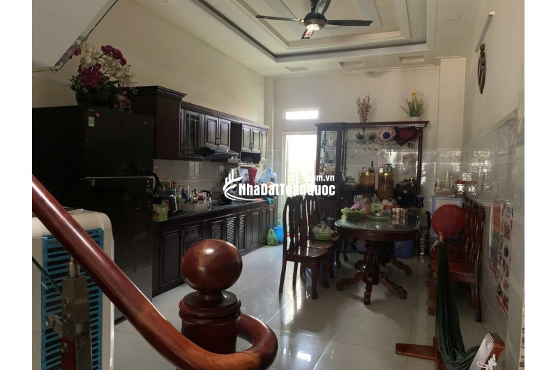 Gấp bán nhà HẺM 8M đường Lò Lu 68m2 3 tầng giá nhỉnh 6 tỷ Quận 9