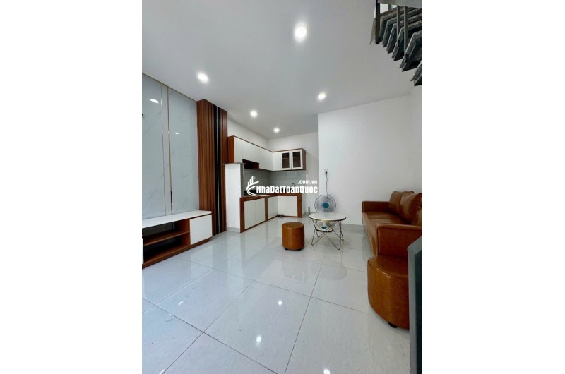 Bán Nhà Gần QL1A, 2 Tầng,Tặng Full Nội Thất, Giá Chỉ 2,4 Tỷ