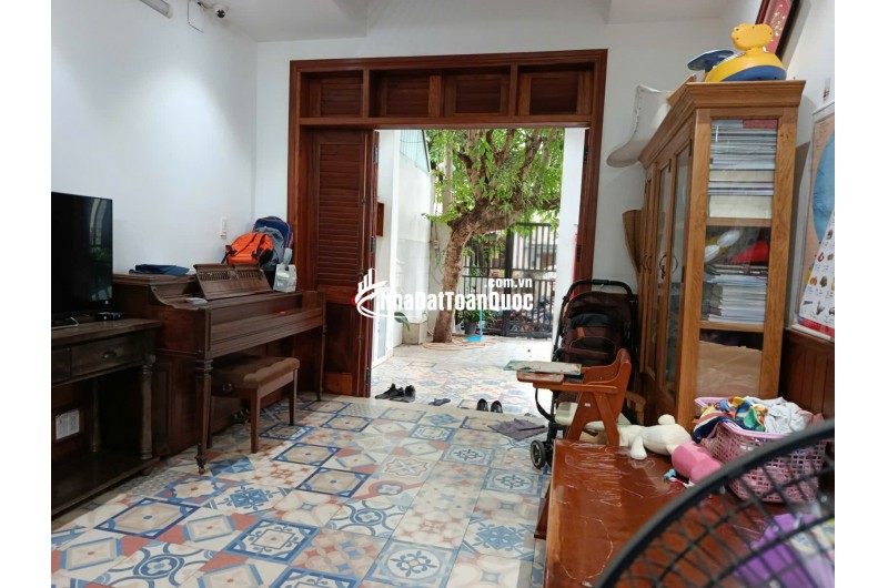 Chính chủ tự xấy,  cần bán gấp nhà LÔ GÓC 70m2 đường số 102 Quận 9 HXH ngủ trong nhà