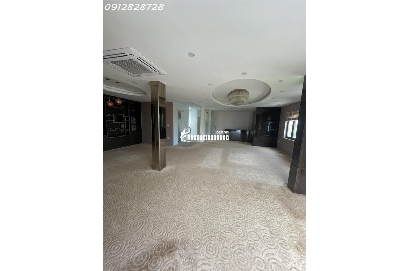 Cho thuê biệt thự ngõ 214 Nguyễn Xiển ,120m x 5 tầng 1 tum thông sàn , thang máy riêng có PCCC