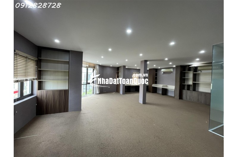 Cho thuê biệt thự ngõ 214 Nguyễn Xiển ,120m x 5 tầng 1 tum thông sàn , thang máy riêng có PCCC