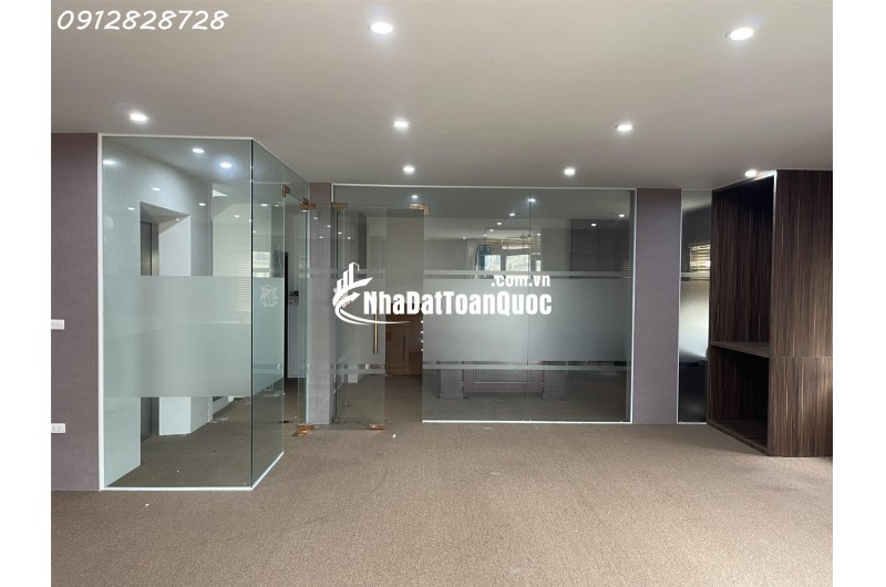 Cho thuê biệt thự ngõ 214 Nguyễn Xiển ,120m x 5 tầng 1 tum thông sàn , thang máy riêng có PCCC