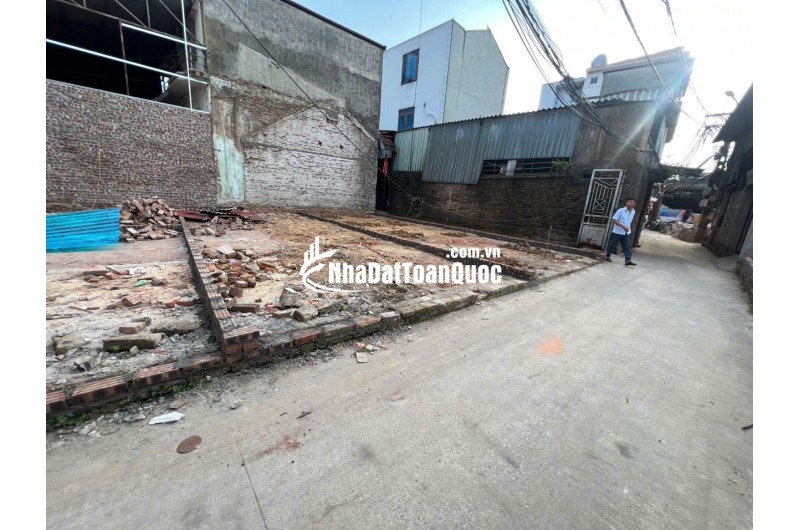 Cắt lỗ lô duy nhất diện tích 244 m mặt tiền 10 m đất vuông  giá chỉ 20 tr 1 m2  Đường xe ô tô đỗ cửa Phù Khê Thượng  Đất nằm trong khu dân cư đông đúc