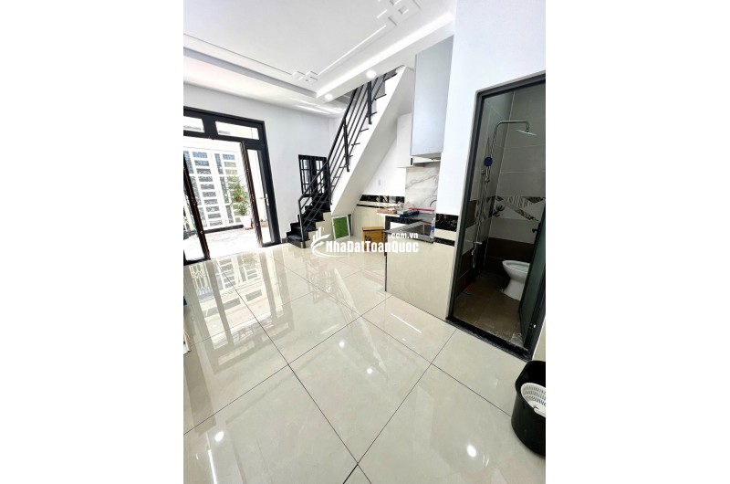 bán nhà đường trương thị hoa  quận 12 giá 2.3 tỷ tl 2pn , 2 wc hẻm xe hơi