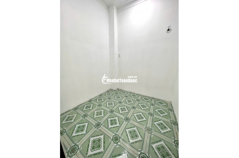 bán nhà đường trương thị hoa  quận 12 giá 2.3 tỷ tl 2pn , 2 wc hẻm xe hơi