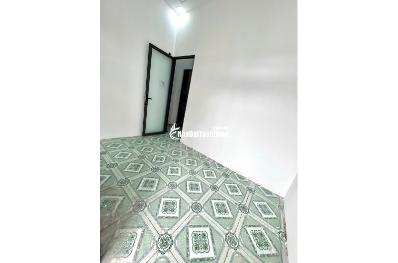 bán nhà đường trương thị hoa  quận 12 giá 2.3 tỷ tl 2pn , 2 wc hẻm xe hơi