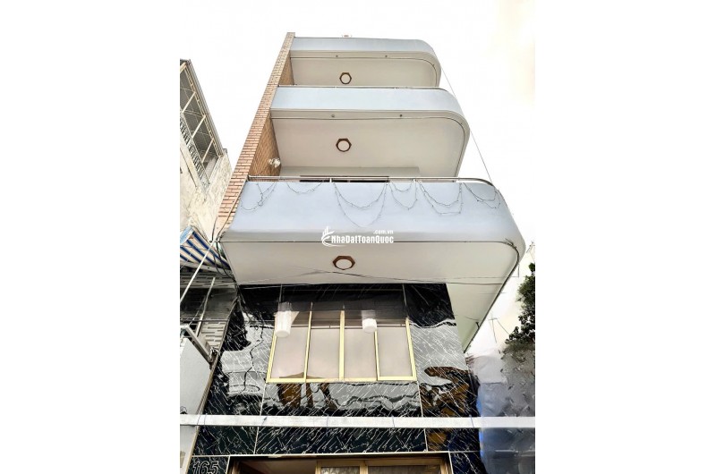 BÁN NHÀ Q10- MẶT TIỀN NGAY CHỢ NGUYỄN TRI PHƯƠNG- 5 TẦNG Ở NGAY: NHỈNH 10 TỶ. Mr Vũ: 0933 910 039