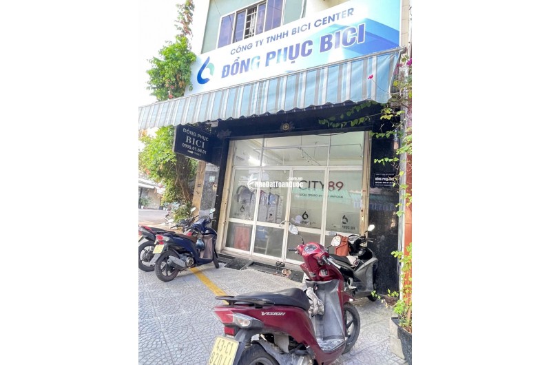 BÁN NHÀ MẶT TIỀN 132 ĐỖ QUANG, 46M 3 TẦNG 3PN3VS HƯỚNG ĐÔNG NAM. 6,9TỶ, LH 0905113070.