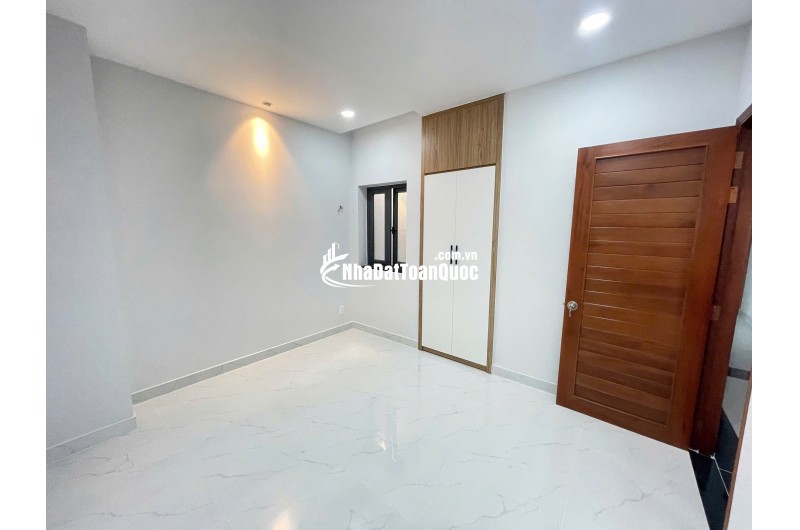NHÀ HẺM XE TẢI 8M TRỊNH ĐÌNH TRỌNG - 100M2 - 3 TẦNG - GIÁ 10 TỶ X. LH:0903945067