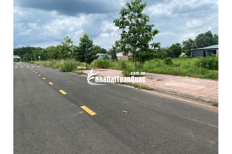 300tr/200m2 mặt tiền nhựa 8m , ngay chợ Tân Phước , cách DT 753 chỉ 50m
