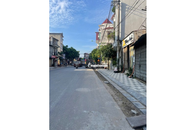 Siêu phẩm nhà mặt phố- Gía rẻ-  DỤC TÚ – ĐÔNG ANH -160 m2- mặt tiền : 4m. Gần ngã tư vòng xuyến dẫn lên cầu Tứ Liên. LH: Nhung Omi: 0348866668.