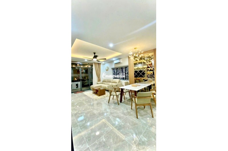 BÁN NHÀ Q10- HẺM 6M THÔNG CMT8- NGANG HƠN 5M- CĂN GÓC 3 TẦNG 3 PHÒNG NGỦ NỘI THẤT SỊN: 11 TỶ NHỈNH