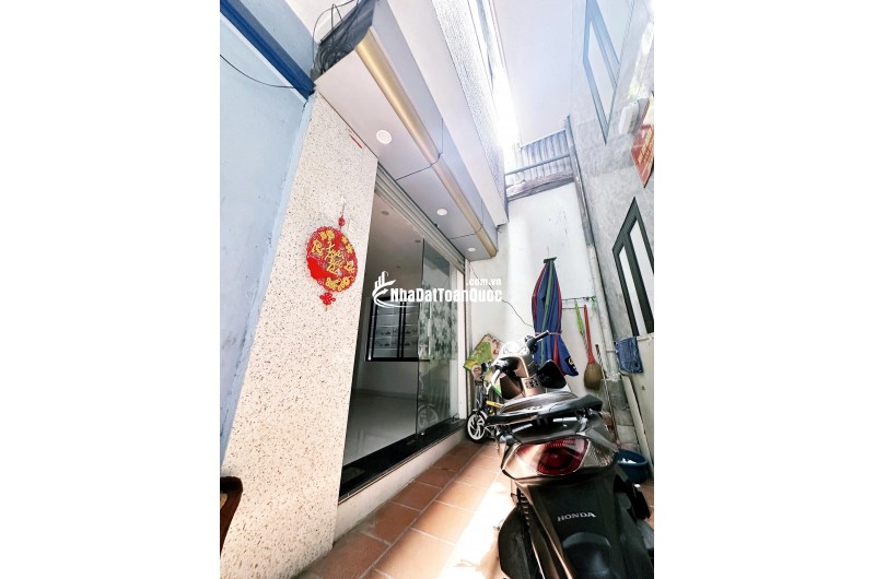 NHÀ DÂN XÂY DỘC LẬP LÂM TƯỜNG 5 TẦNG SIỂU RỘNG