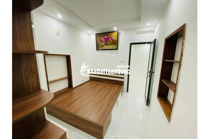 THANH XUÂN NGÕ RỘNG GẦN PHỐ BÁN ĐẤT TẶNG NHÀ 4 TẦNG 50M2 Ở LUÔN
