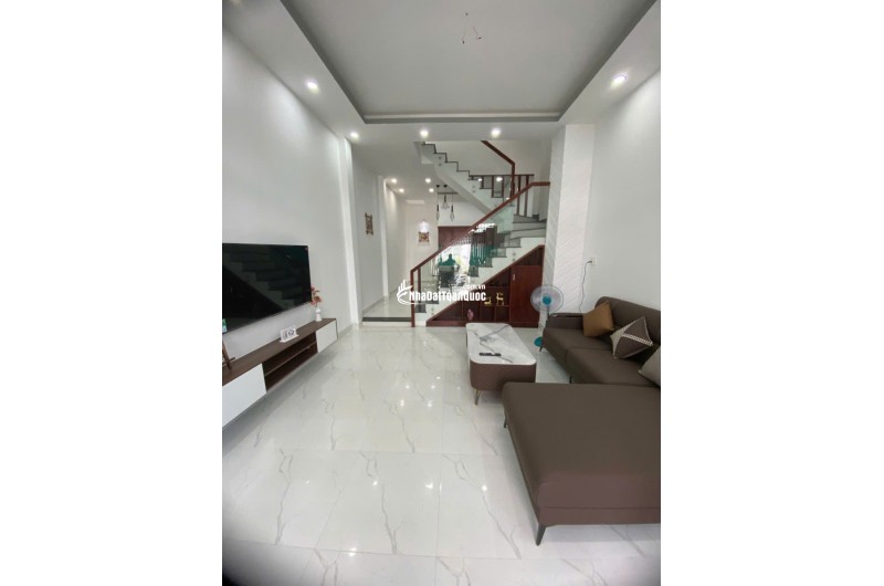 CHỈ 5.X TỶ - CÓ NGAY SIÊU PHẨM NHÀ 3 TẦNG HXH TẠI QUẬN 9 - TẶNG FULL NỘI THẤT NỬA TỶ. LH:0906857033.