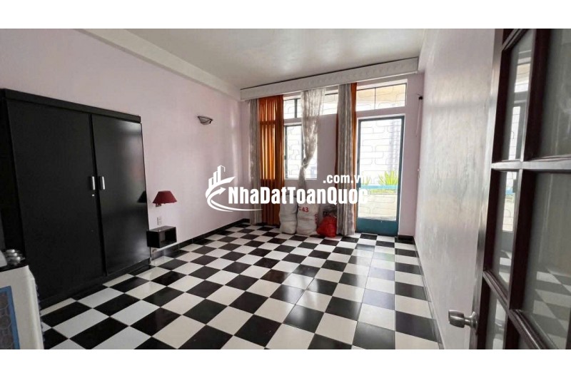 MẶT TIỀN NGUYỄN VĂN NGUYỄN Q1, MẶT SAU HXH - DIỆN TÍCH 82M2 (4M x 20.5M) - NHÀ 5 TẦNG THANG MÁY - ĐANG CHO THUÊ 50 TRIỆU/THÁNG - GIÁ CHÀO 30 Tỷ. 

+