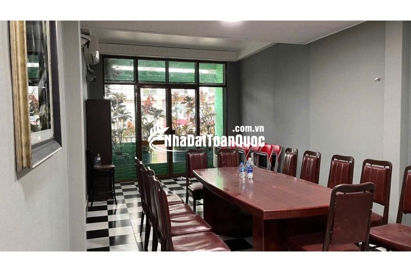 MẶT TIỀN NGUYỄN VĂN NGUYỄN Q1, MẶT SAU HXH - DIỆN TÍCH 82M2 (4M x 20.5M) - NHÀ 5 TẦNG THANG MÁY - ĐANG CHO THUÊ 50 TRIỆU/THÁNG - GIÁ CHÀO 30 Tỷ. 

+