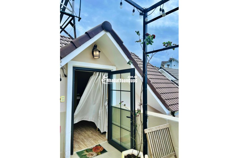 SANG NHƯỢNG VILLA TÂM HUYẾT NGUYỄN ĐÌNH CHIỂU, ĐÀ LẠT - 5PN, SÂN VƯỜN BBQ, HẺM Ô TÔ
