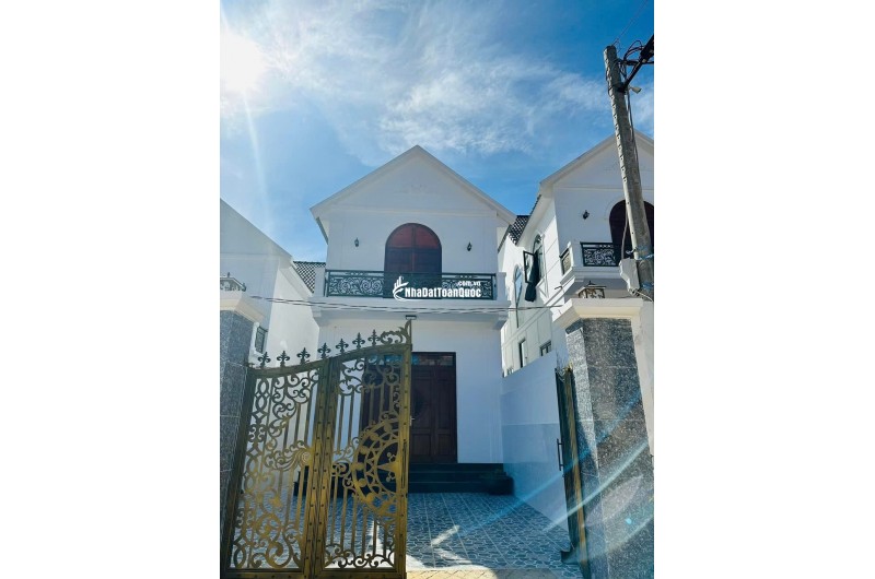 BÁN HOẶC CHO THUÊ BIỆT THỰ 420m2 - 3PN - SÁT DALAT, VIEW RỪNG THÔNG. LH:0909206662.
