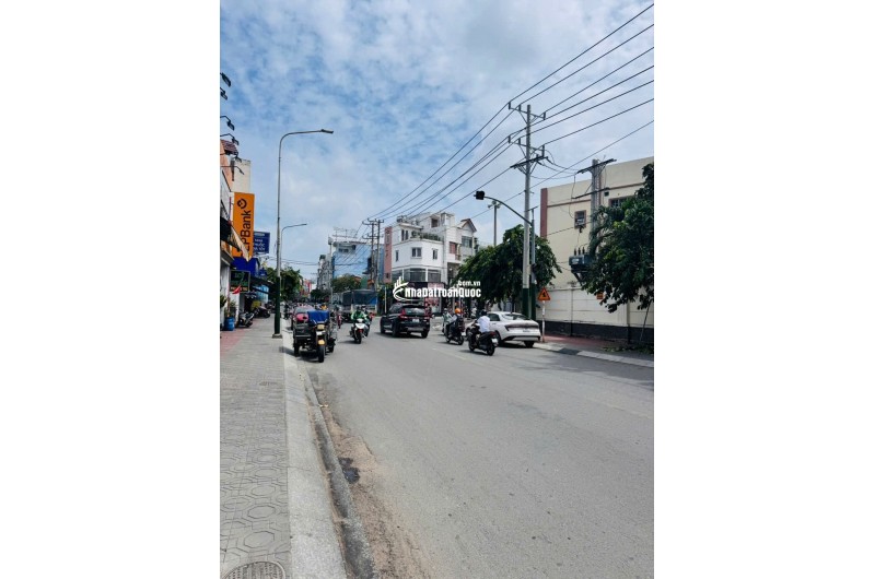 BÁN NHÀ DĨ AN – NHÀ MỚI ĐẸP – SÁT KCN SÓNG THẦN – XE HƠI VÀO TẬN NHÀ – CHỈ 3.55 TỶ