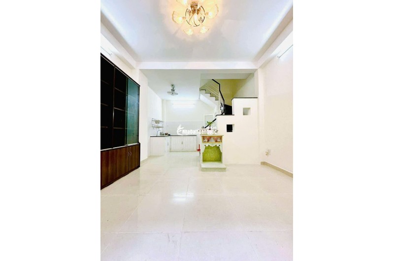 6 Tỷ nhỉnh: Nhà Quận 10 - ngay Bệnh Viện 115 - Xe hơi trong nhà 4 Tầng Ngang hơn 4m. VŨ 0933910039