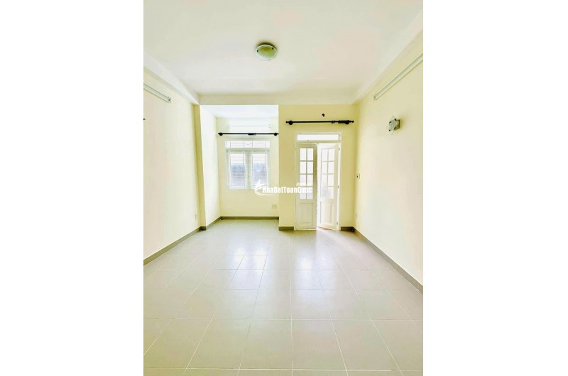 6 Tỷ nhỉnh: Nhà Quận 10 - ngay Bệnh Viện 115 - Xe hơi trong nhà 4 Tầng Ngang hơn 4m. VŨ 0933910039