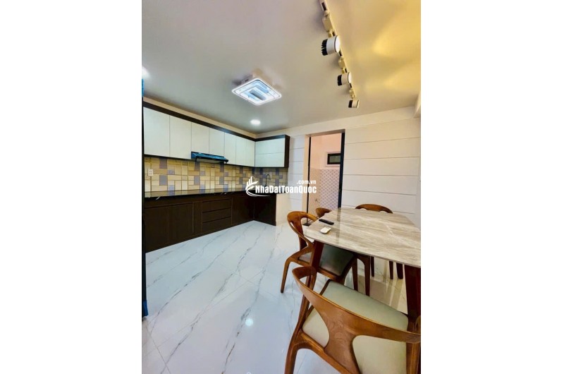 NHÀ ĐẸP GẦN QUẬN 7-5 TẦNG – HẺM XE HƠI – FULL NỘI THẤT CAO CẤP