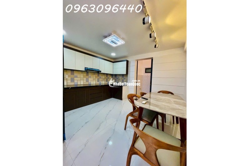 NHÀ ĐẸP HUỲNH THỊ ĐỒNG,5 TẦNG , HẺM XE HƠI ,FULL NỘI THẤT CAO CẤP