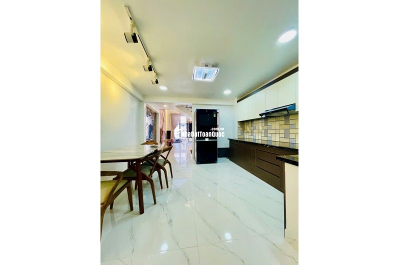 NHÀ ĐẸP GẦN QUẬN 7-5 TẦNG – HẺM XE HƠI – FULL NỘI THẤT CAO CẤP