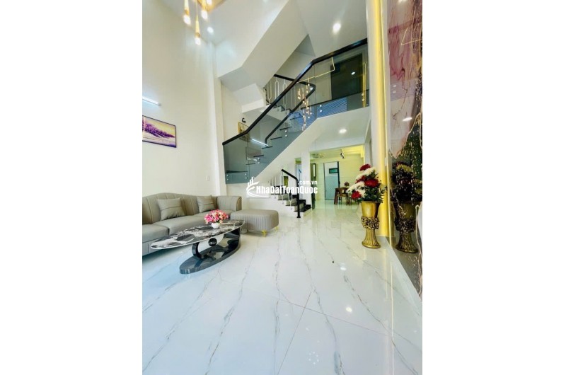 NHÀ ĐẸP GẦN QUẬN 7-5 TẦNG – HẺM XE HƠI – FULL NỘI THẤT CAO CẤP