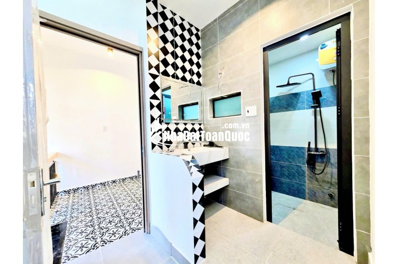 5 Tỷ nhỉnh- Hoàng Diệu Quận 4- nhà mới 100% ngang hơn 4m- 3 tầng 3 phòng đủ nội thất. VŨ 0933910039