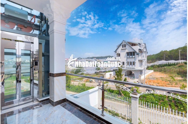 CHO THUÊ VILLA CAO CẤP ĐÀ LẠT, LÂM VIÊN - VIEW THÔNG, NHÀ LỒNG, THANG MÁY, XE 45 CHỖ - 30 TRIỆU/THÁNG