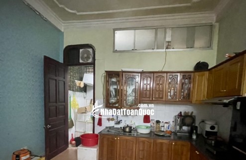 Cần tiền em bán gấp nhà Phố Kim Đồng 57m*4  Tầng, ba bước ra phố giá 9,3 tỷ