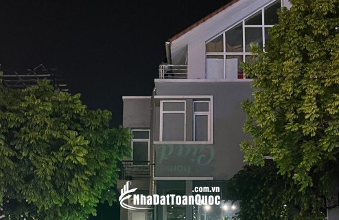 Cho thuê nhà mặt phố Nguyễn Gia Thiều,Hoàn Kiếm 80M2 mặt tiền 9m,giá thuê 35tr/th