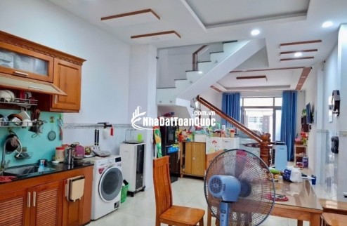 Bán nhà ngõ 9 Trường Thọ, Thủ Đức. 75m2, 3 tầng, 3PN, SH. Giá 6.85  tỷ. LH: 0933125879