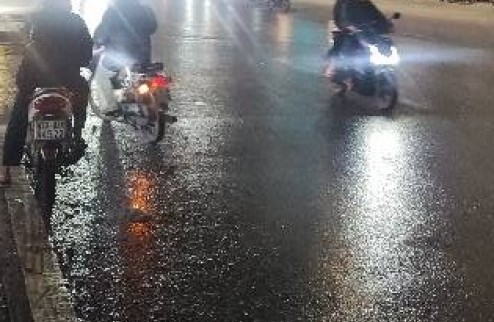 Cần bán nhà mặt phố Phạm Văn Đồng 36m 9 tỏi– vị trí đắc địa kinh doanh sầm uất