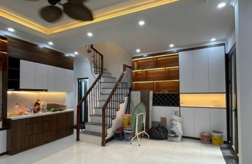 MẶT NGÕ RỘNG - CÁCH MẶT PHỐ 50M THÔNG VÕNG THỊ, 5 Phút Ra Hồ Tây