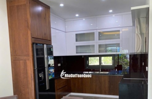 Cho thuê biệt thự starlake Tây Hồ Tây, 223m2 3,5 tầng, full nội thất. giá 65tr/th