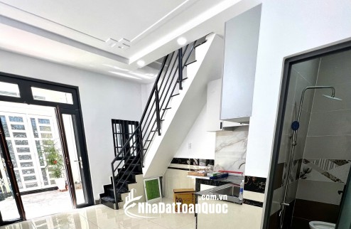 bán nhà đường trương thị hoa  quận 12 giá 2.3 tỷ tl 2pn , 2 wc hẻm xe hơi