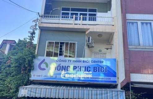 BÁN NHÀ MẶT TIỀN 132 ĐỖ QUANG, 46M 3 TẦNG 3PN3VS HƯỚNG ĐÔNG NAM. 6,9TỶ, LH 0905113070.