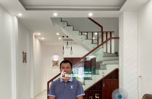 CHỈ 5.X TỶ - CÓ NGAY SIÊU PHẨM NHÀ 3 TẦNG HXH TẠI QUẬN 9 - TẶNG FULL NỘI THẤT NỬA TỶ. LH:0906857033.
